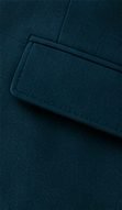 Blazer Signature na cor azul petróleo, detalhe do bolso