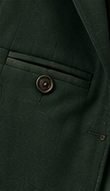 Blazer Signature na cor verde floresta, detalhe do bolso