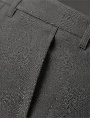 Calça Alfaiataria Signature na cor cinza médio, detalhe do bolso