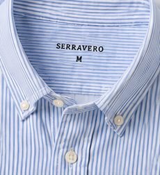 Camisa Oxford Essencial na cor listrado azul, detalhe da gola