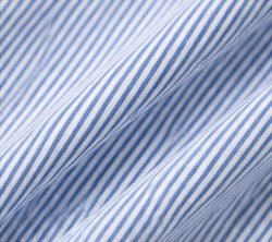Camisa Oxford Essencial na cor listrado azul, detalhe do tecido