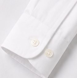 Camisa Social Easy Care na cor branco, detalhe do punho