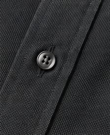 Camisa Textura Signature na cor chumbo, detalhe do botão
