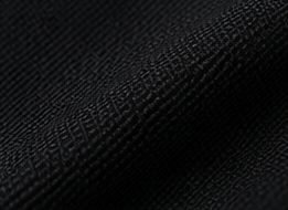 Camisa Textura Signature na cor preto, detalhe do tecido