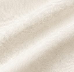 Camiseta Pima Essencial na cor off-white, detalhe do tecido