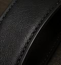 Cinto Couro Reversível na cor preto/caramelo, detalhe do couro