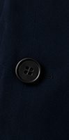 Costume Executivo na cor marinho, detalhe do botão