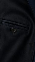 Costume Executivo na cor marinho, detalhe do bolso
