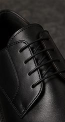 Derby Executivo na cor preto, detalhe do couro