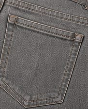 Jeans Vintage Clean na cor cinza lavado, detalhe do bolso