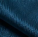 Lenço Signature na cor azul petróleo, detalhe do tecido