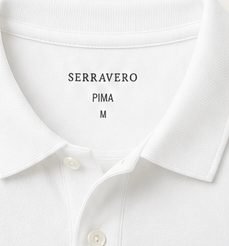 Polo Piquet Essencial na cor branco, detalhe da gola