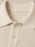 Tricô Gola Polo na cor off-white, detalhe da gola